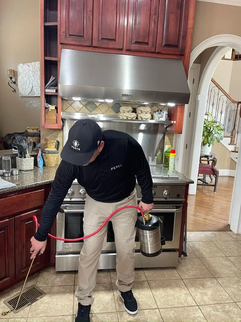 Parker Darnell providing general pest control service in Alabama.